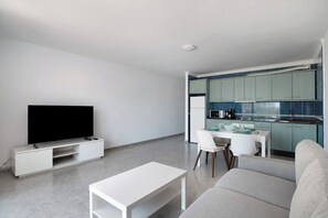 TV - Vacation Home 'Apartamento A 1 Minuto De Playa' with Shared Pool, Private Terrace and Shared Garden (Puerto del Carmen)