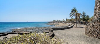 Vacation Home 'Casa La Rosa Del Mar' with Private Terrace, Balcony and Wi-Fi