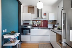 Køleskab, ovn, kogeplade, opvaskemaskine