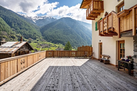 Terrace/patio. Apartment 'Salto Del Camoscio' with Mountain Views and Private Garden