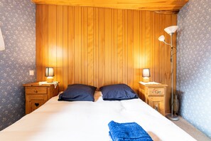 4 chambres, fer et planche à repasser, accès au Wi-Fi (inclus)