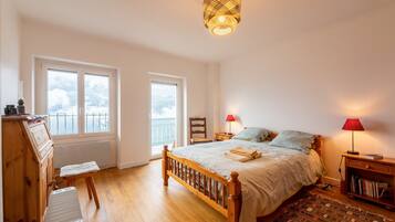 4 chambres, fer et planche à repasser, Wi-Fi gratuit, draps fournis