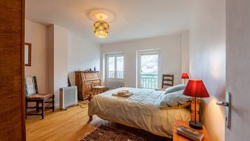 4 chambres, fer et planche à repasser, Wi-Fi gratuit, draps fournis