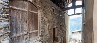 Holiday Home 'Volets Verts' with Mountain View, Shared Garden and Wi-Fi