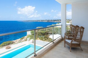 Property grounds - Villa 'Azul' with Shared Pool, Wi-Fi and Air Conditioning (Cala Pi)