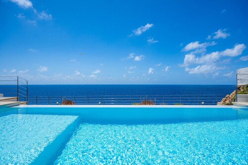 Villa 'Azul' with Shared Pool, Wi-Fi and Air Conditioning