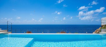 Villa 'Azul' with Shared Pool, Wi-Fi and Air Conditioning