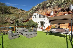 Terrace/patio - Vacation Home 'Casa Cueva' with Mountain View, Private Pool and Wi-Fi (Teror)