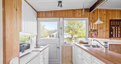 Gorgeous home in Sydals with WiFi