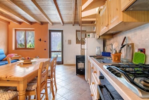 Frigorifero, forno, piano cottura, macchina per tè/caffè