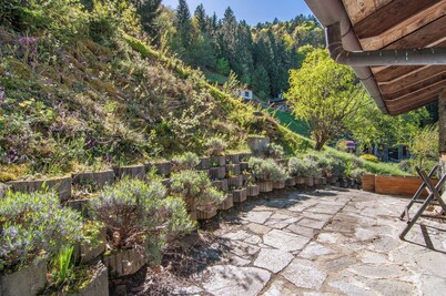 Holiday Home 'Piantina' with Mountain View, Private Garden & Wi-Fi