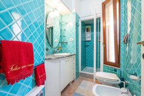 Shower, hair dryer - Holiday Home 'Villa Stefania' with Private Terrace, Garden, and Air Conditioning (Costa Rei)