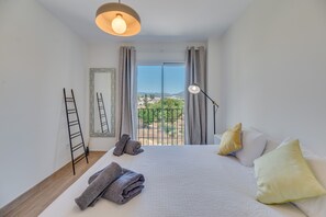 2 dormitorios, tabla de planchar con plancha, wifi gratis y ropa de cama