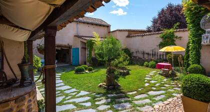 Casa de vacaciones 'Casa Rural La Cepedana' con terraza privada, jardín privado y Wi-Fi