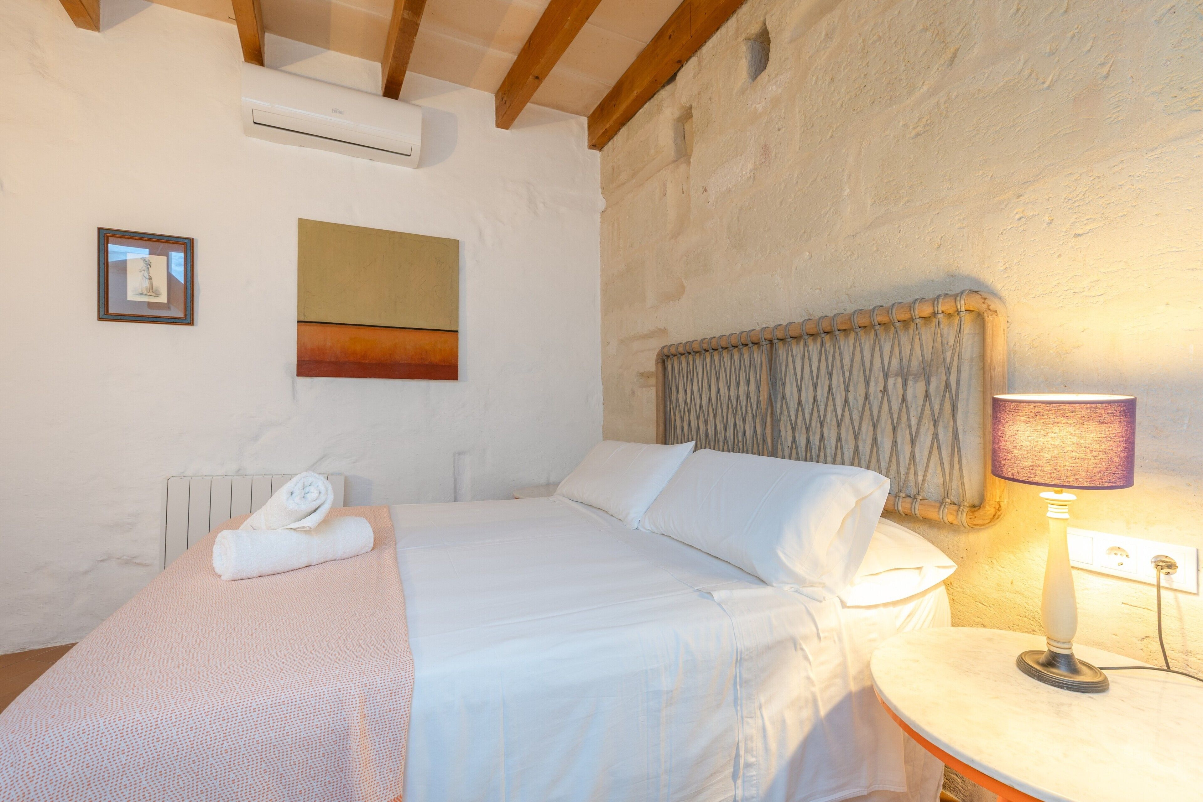 2 chambres, fer et planche à repasser, Wi-Fi gratuit, draps fournis