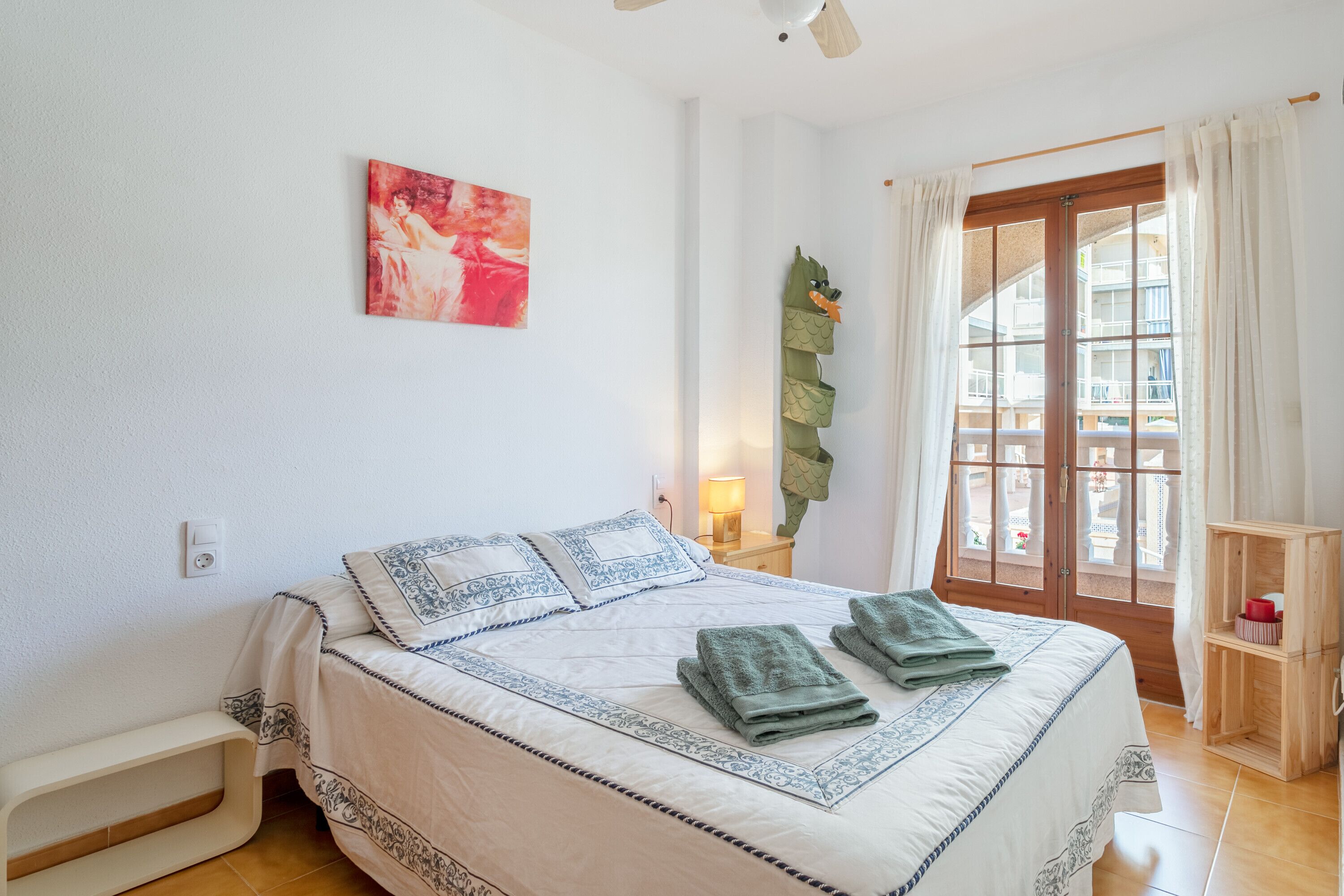 3 chambres, fer et planche à repasser, Wi-Fi gratuit, draps fournis