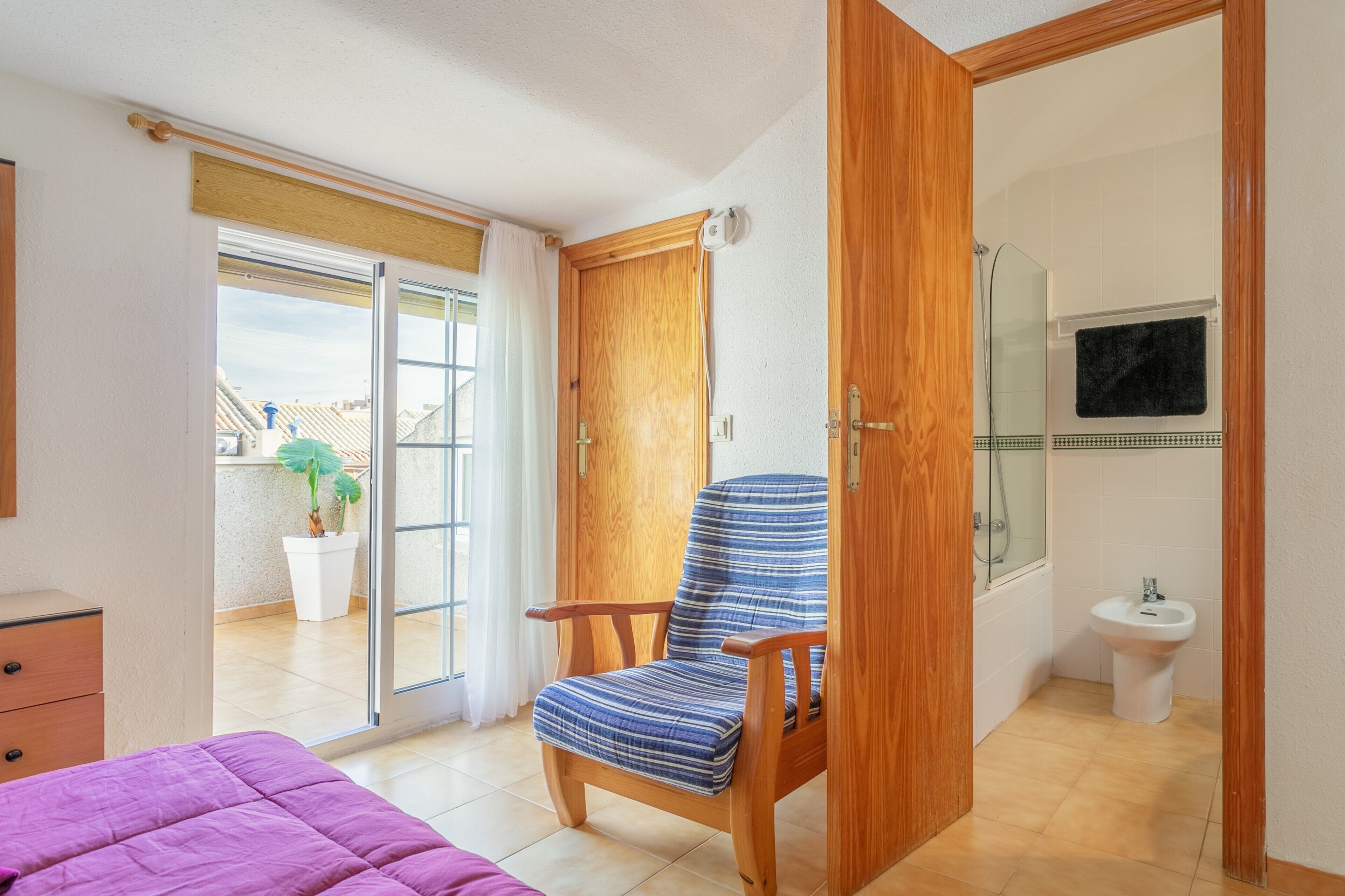 3 habitaciones, tabla de planchar con plancha y wifi gratis 