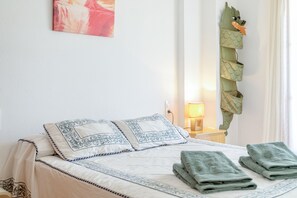 3 dormitorios, tabla de planchar con plancha, wifi gratis y ropa de cama