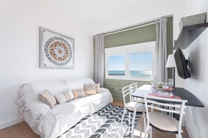 Living area - Apartment 'casAcamer Sur' with Sea Views, Private Terrace, and Shared Garden (Sagunto)