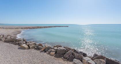 Apartamento 'casAcamer Sur' con vistas al mar, terraza privada y jardín compartido