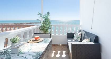 'casAcamer Norte' a house above the sea