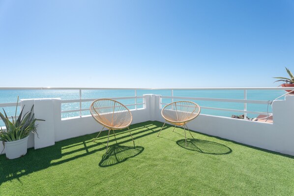 المنطقة المحيطة بالمنشأة