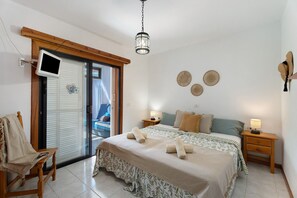 1 chambre, fer et planche à repasser, Wi-Fi gratuit, draps fournis