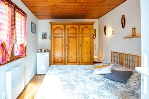 1 quarto, Wi-Fi de cortesia, roupa de cama