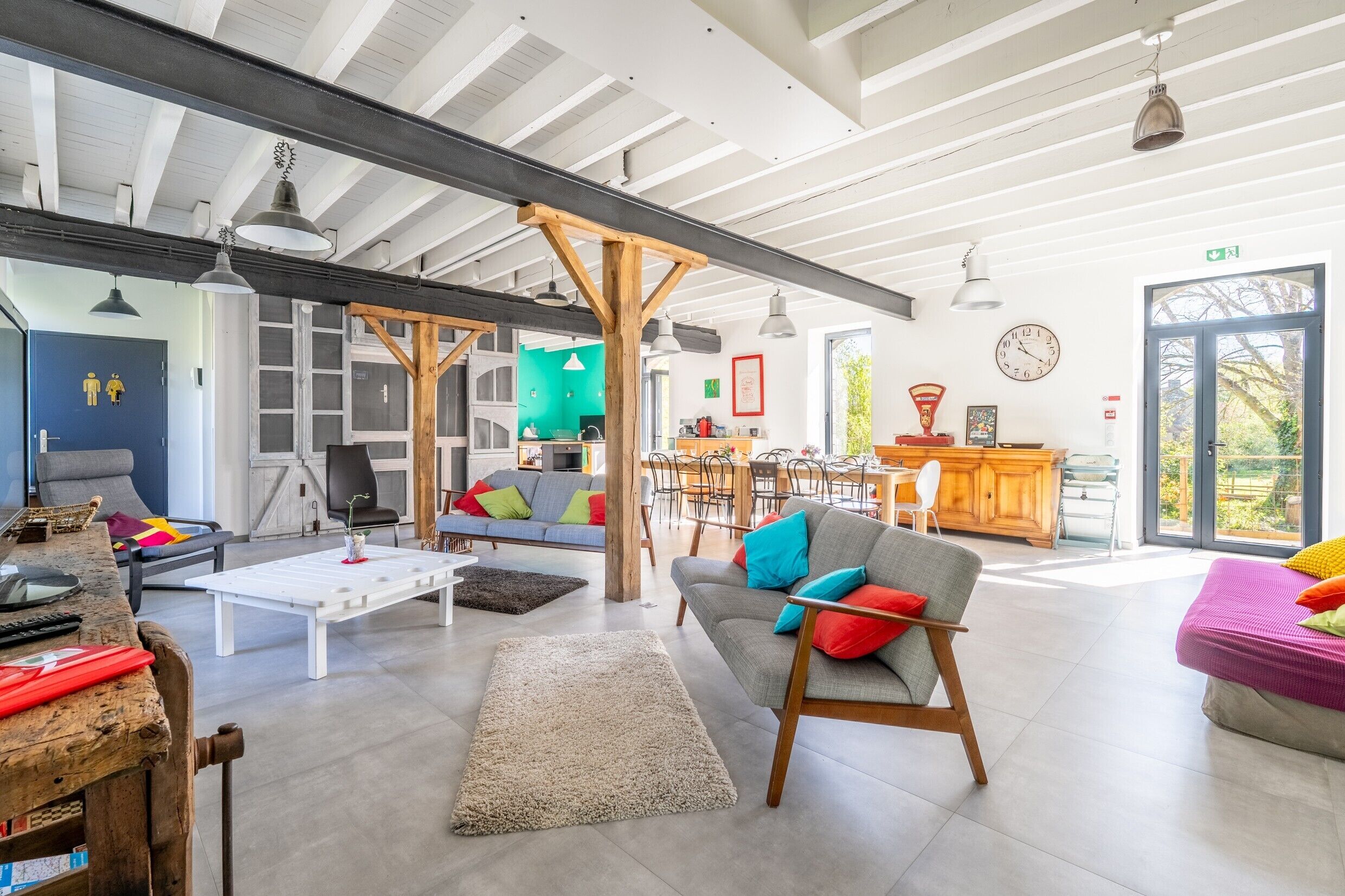 Fernseher, DVD-Player, Stereoanlage