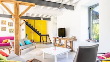 TV, DVD player, stereo