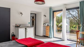 5 bedrooms, iron/ironing board, free WiFi, bed sheets