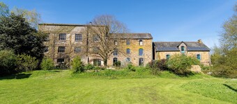 Cottage 'L'erdre Au Moulin' met privé terras, gedeelde tuin en Wi-Fi