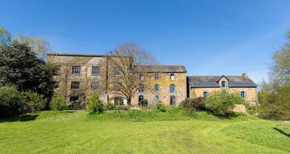 Grand gĂźte "L'Erdre au Moulin" avec
terrasses privées, grand espace de jardin et Wi-Fi.