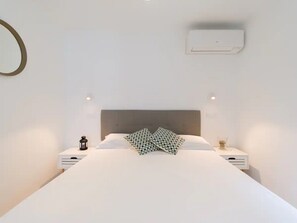 2 bedrooms, free WiFi, bed sheets - Vacation Apartment 'Elegante Apartamento 5 Min De Playa' with Shared Pool (San Bartolomé de Tirajana)