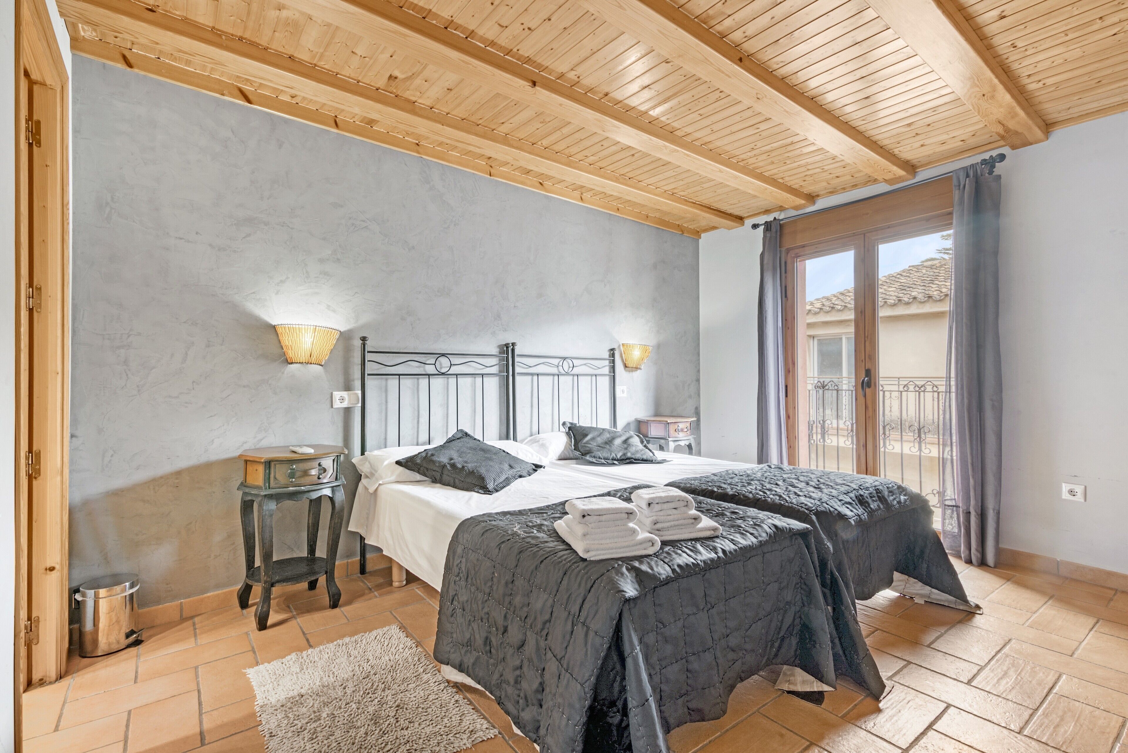 5 slaapkamers, een strijkplank/strijkijzer, gratis wifi, beddengoed