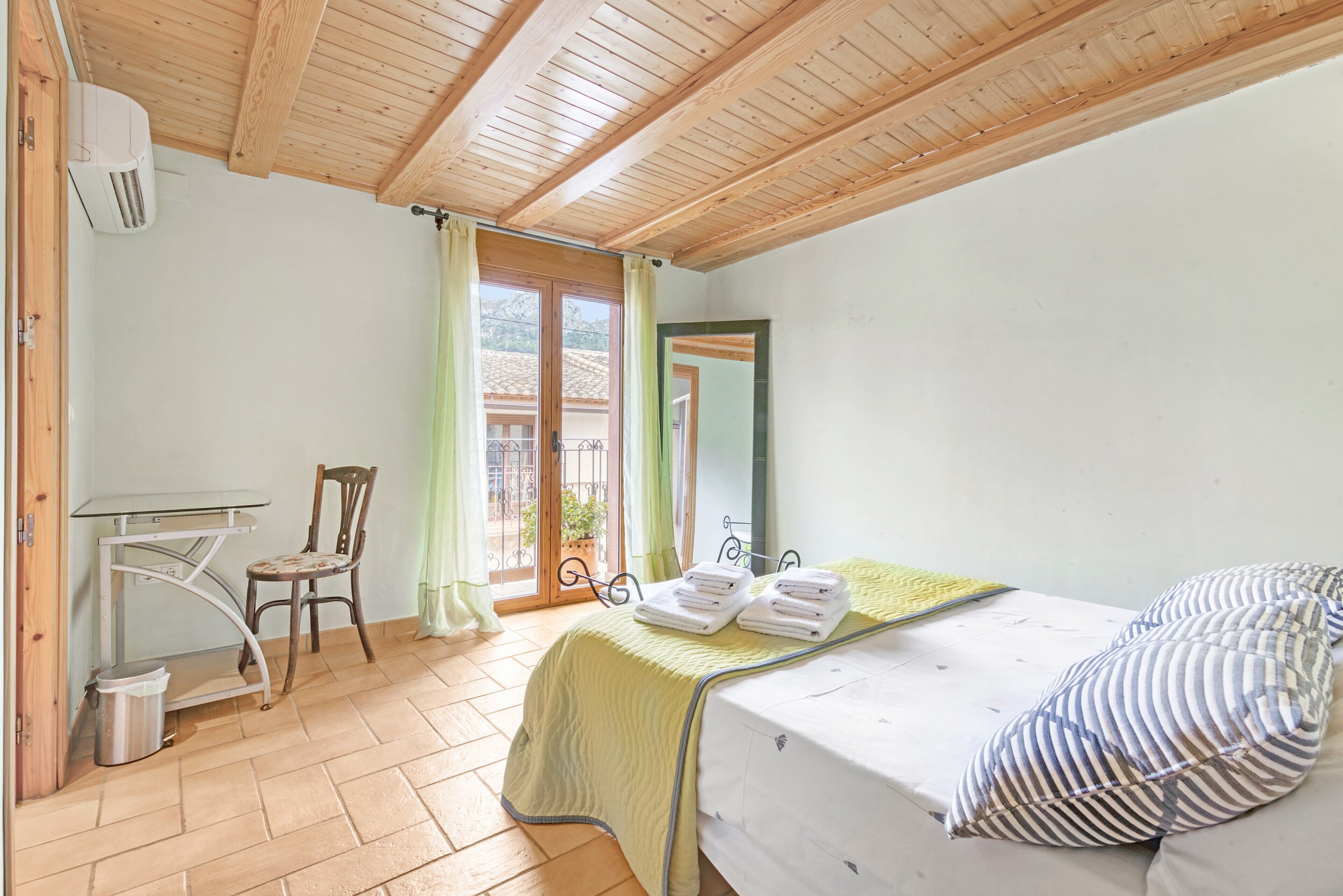 5 slaapkamers, een strijkplank/strijkijzer, gratis wifi, beddengoed