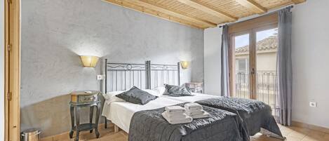 5 dormitorios, tabla de planchar con plancha, wifi gratis y ropa de cama