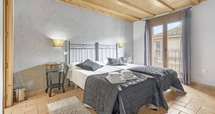 Holiday Home 'Ca Lluis' with Private Terrace, Wi-Fi and Air Conditioning