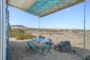 Outdoor dining - LanzaFuerteventura Camper (Lajares)