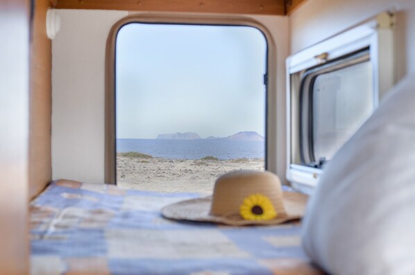 1 bedroom, bed sheets - LanzaFuerteventura Camper (Lajares)