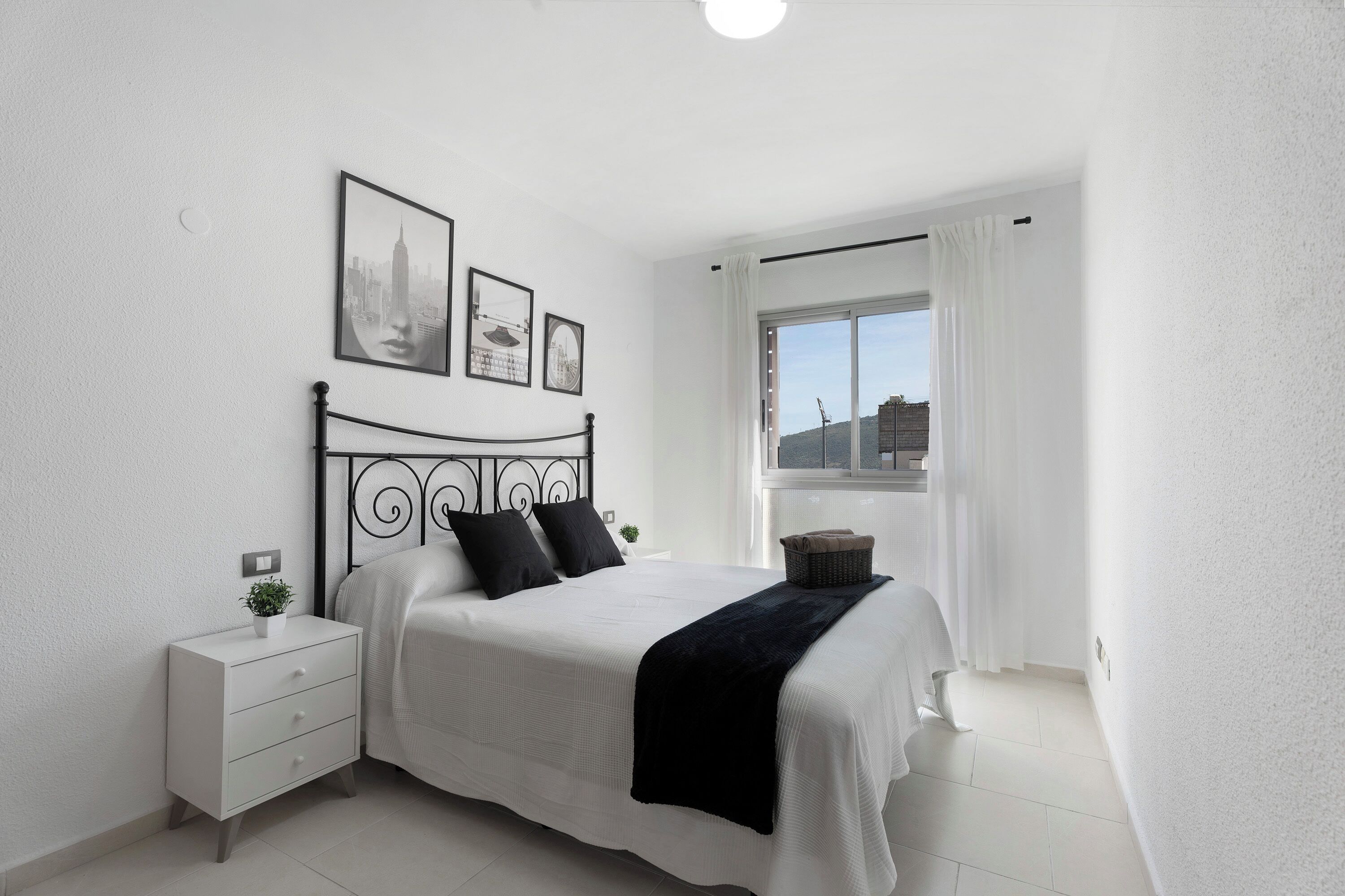 3 slaapkamers, een strijkplank/strijkijzer, gratis wifi, beddengoed