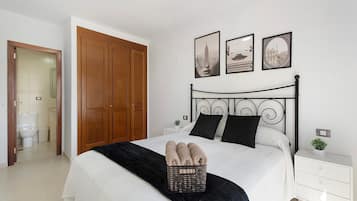 3 slaapkamers, een strijkplank/strijkijzer, gratis wifi, beddengoed