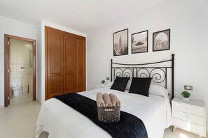 3 bedrooms, iron/ironing board, free WiFi, bed sheets