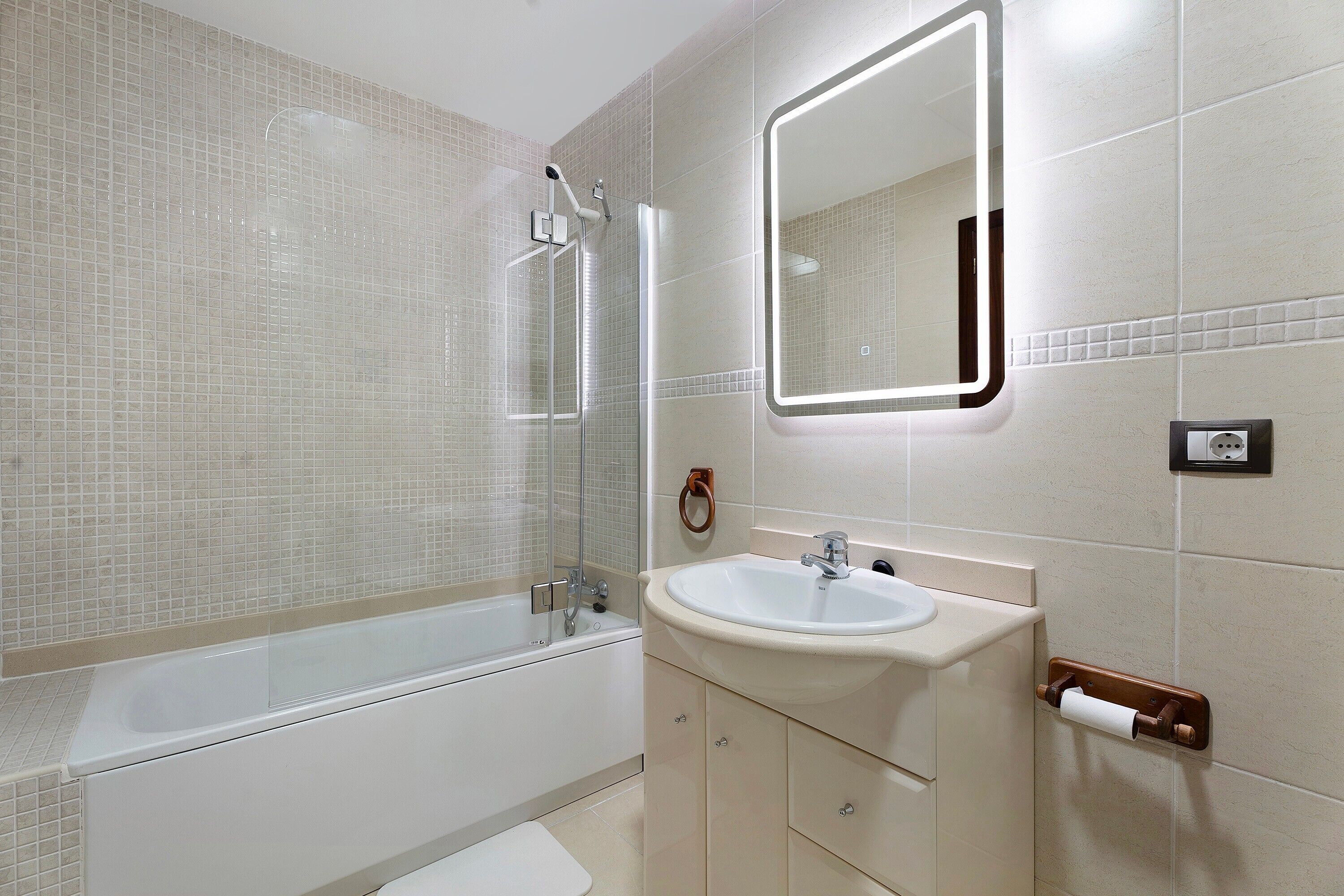 Bruser, hårtørrer, håndklæder