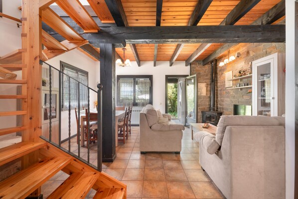 TV, fireplace - Holiday Home 'El Olivar' with Mountain View, Wi-Fi and Air Conditioning (Palo)