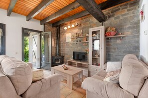 TV, fireplace - Holiday Home 'El Olivar' with Mountain View, Wi-Fi and Air Conditioning (Palo)