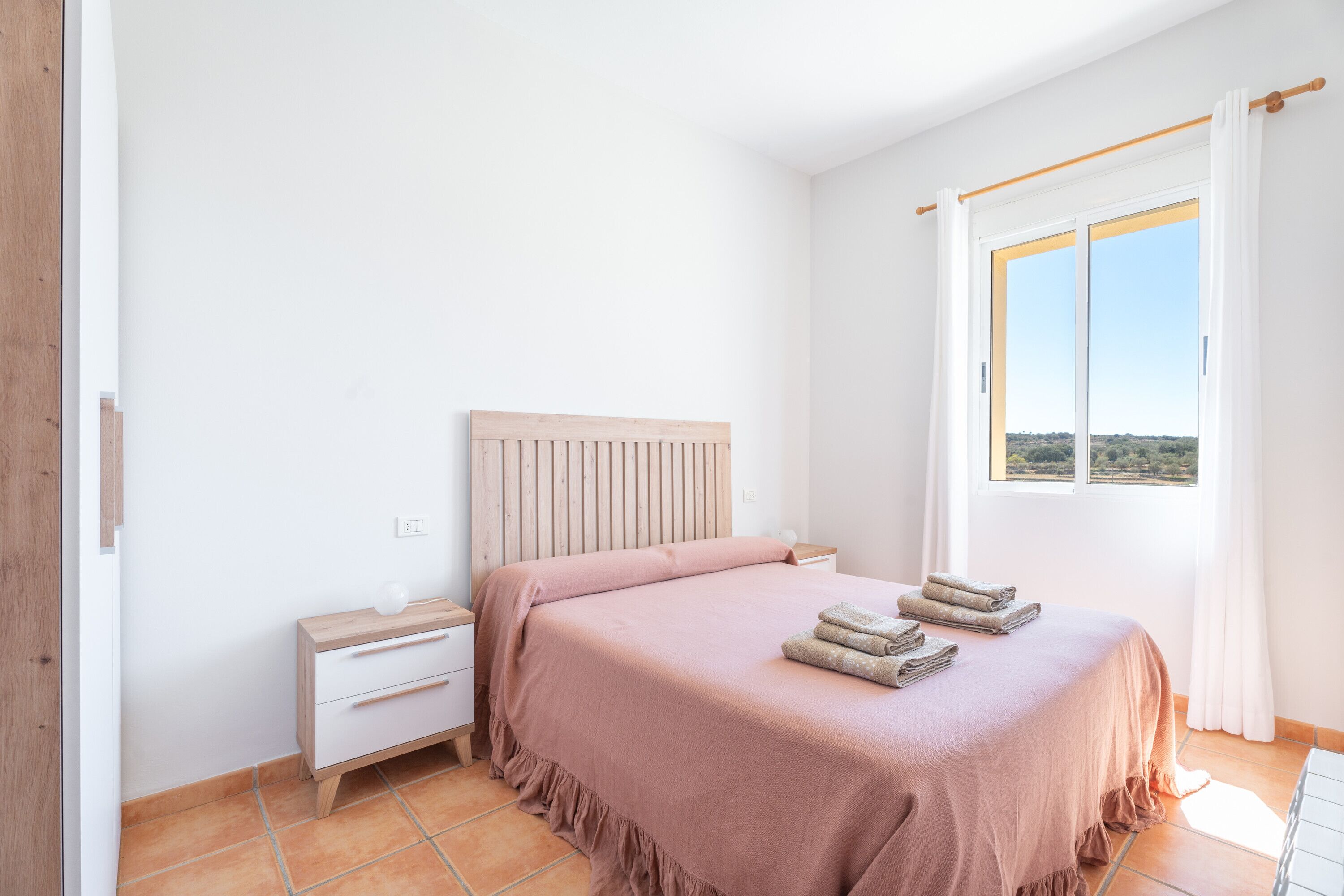 4 chambres, fer et planche à repasser, Wi-Fi, draps fournis