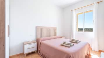 4 slaapkamers, een strijkplank/strijkijzer, wifi, beddengoed