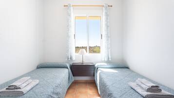 4 makuuhuonetta, silitysrauta/-lauta, Wi-Fi, vuodevaatteet