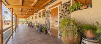 Caravan 'Bungalow 1' with Mountain View, Wi-Fi and Air Conditioning